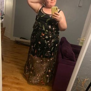 PLUS SIZE long embroidered mesh dress